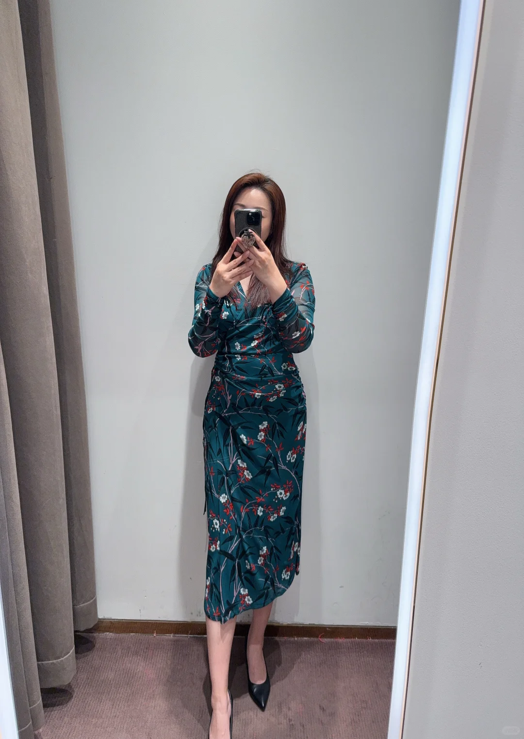 DVF这条曲线裙美出圈了