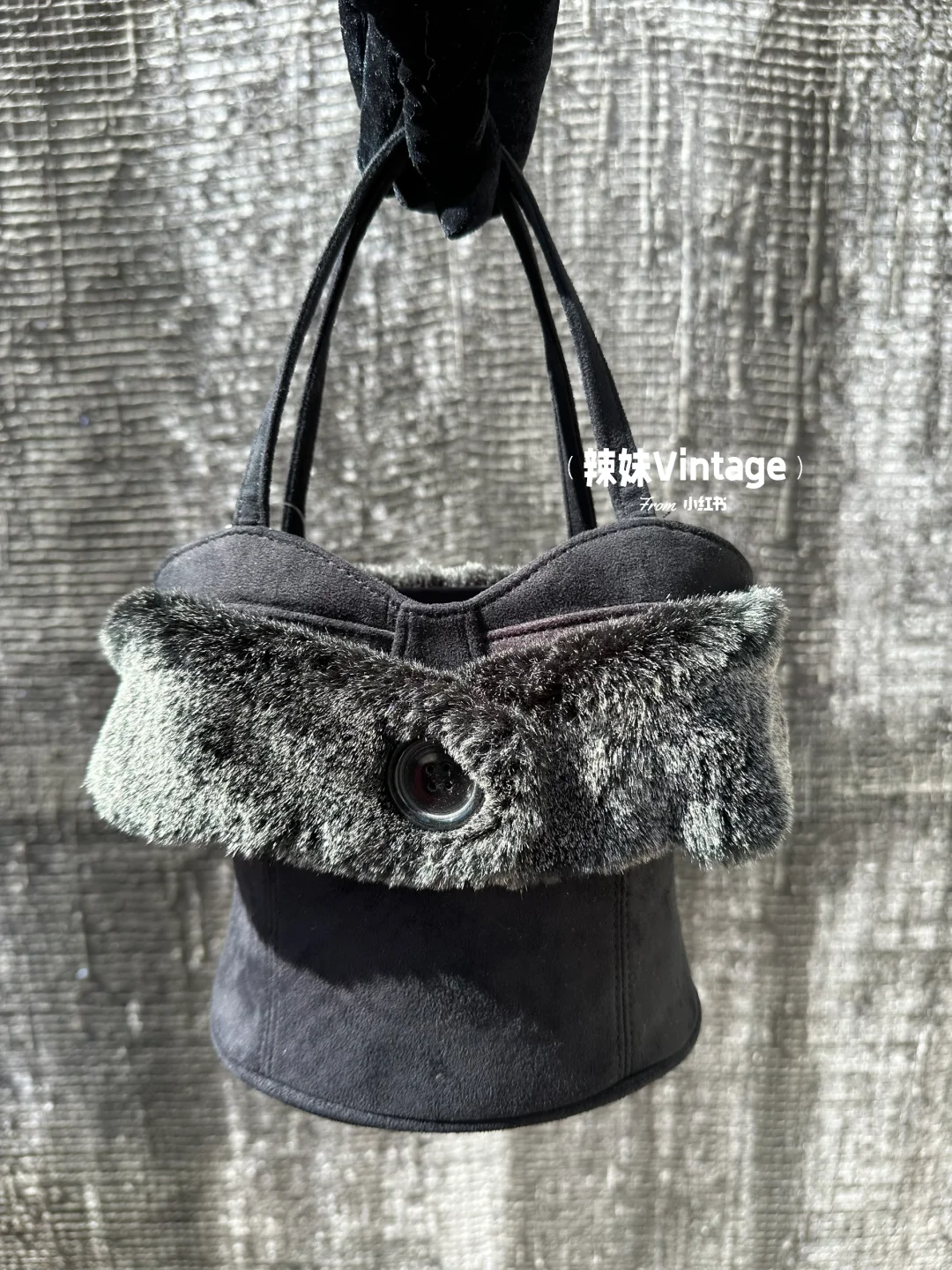 又被这支黑色麂皮皮草胸衣包刷新审美了🫠