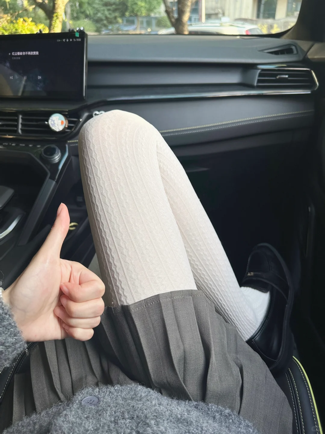 离大谱！miu系连裤袜真的好有千金大小姐feel