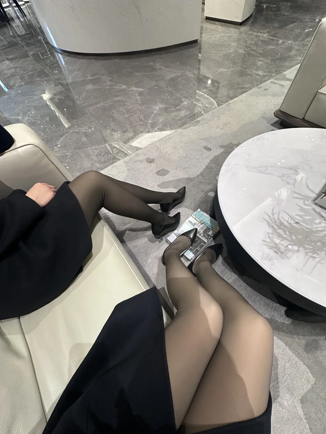 谁家案场 大冬天还穿丝袜…