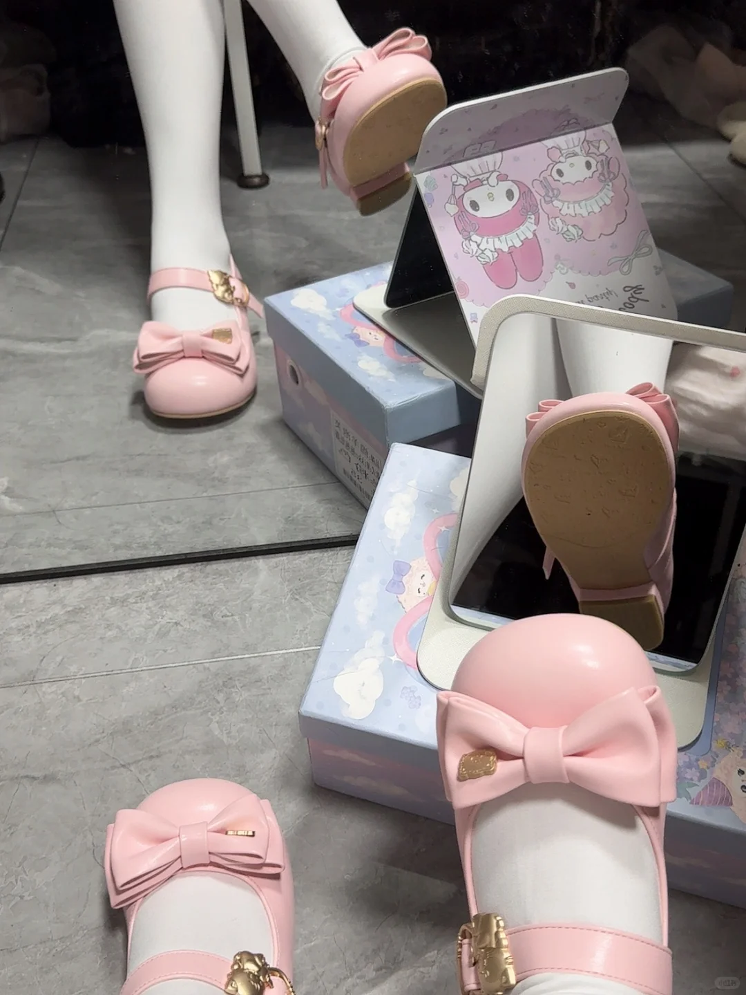 白丝配粉鞋就是坠萌的！