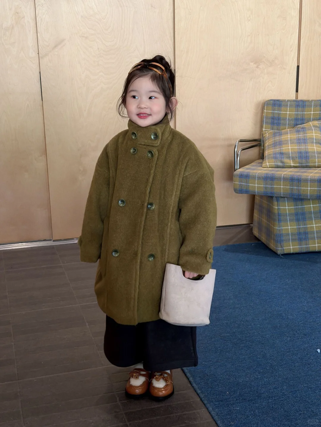 橄榄绿大衣｜女鹅的复古小大人穿搭🍂