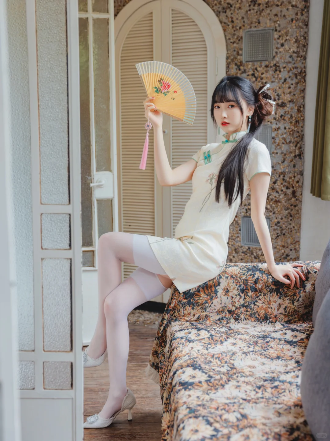 室内人像|黑/白丝or光腿哪个和旗袍更搭🤔