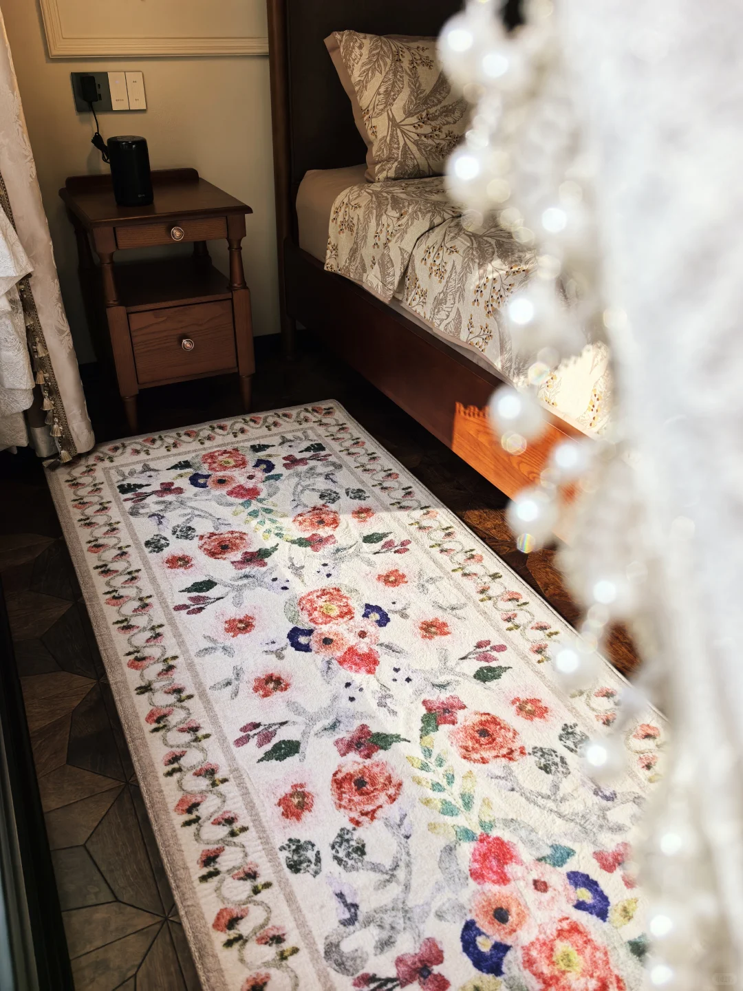 🏡卧室的“复古开关”：独居女孩的幸福感