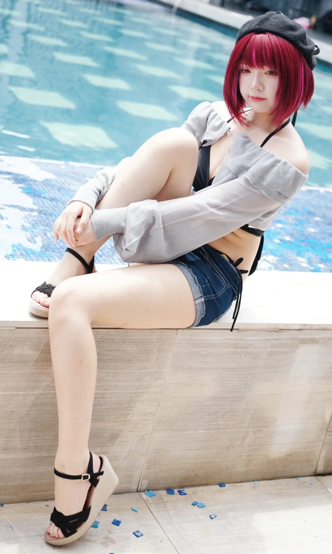 是泳装拍摄中的kana酱✨