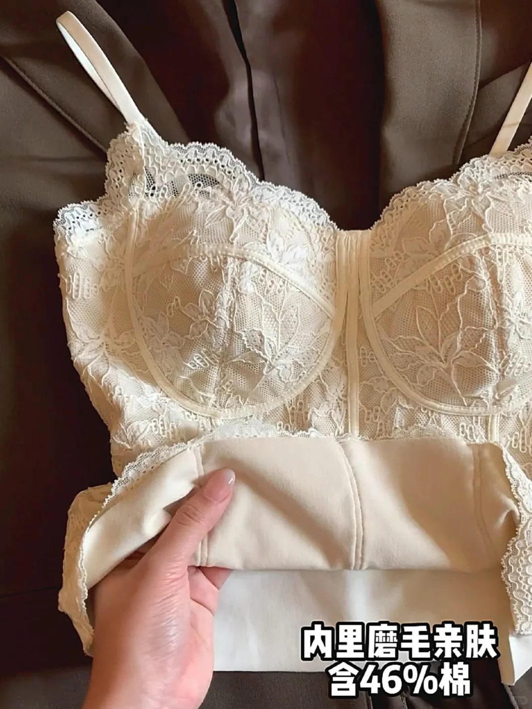 秋冬外套别寡穿！法式风蕾丝内搭超显贵~