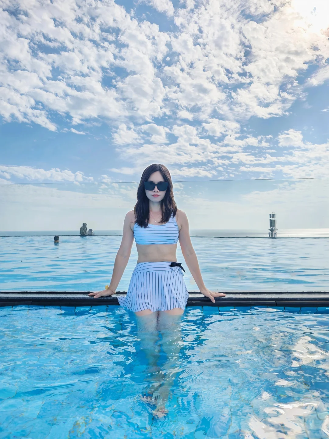 👙当泳装遇上阳光，快乐尽在不言中！