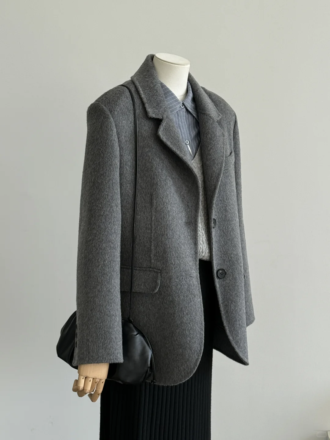 西服+黑裙|职场的松驰感酷帅时尚