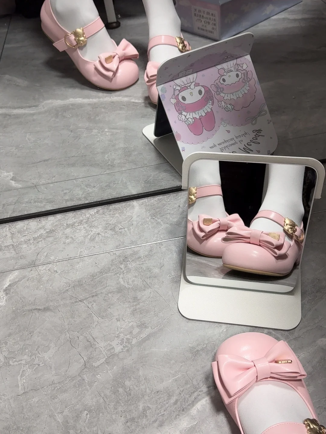 白丝配粉鞋就是坠萌的！