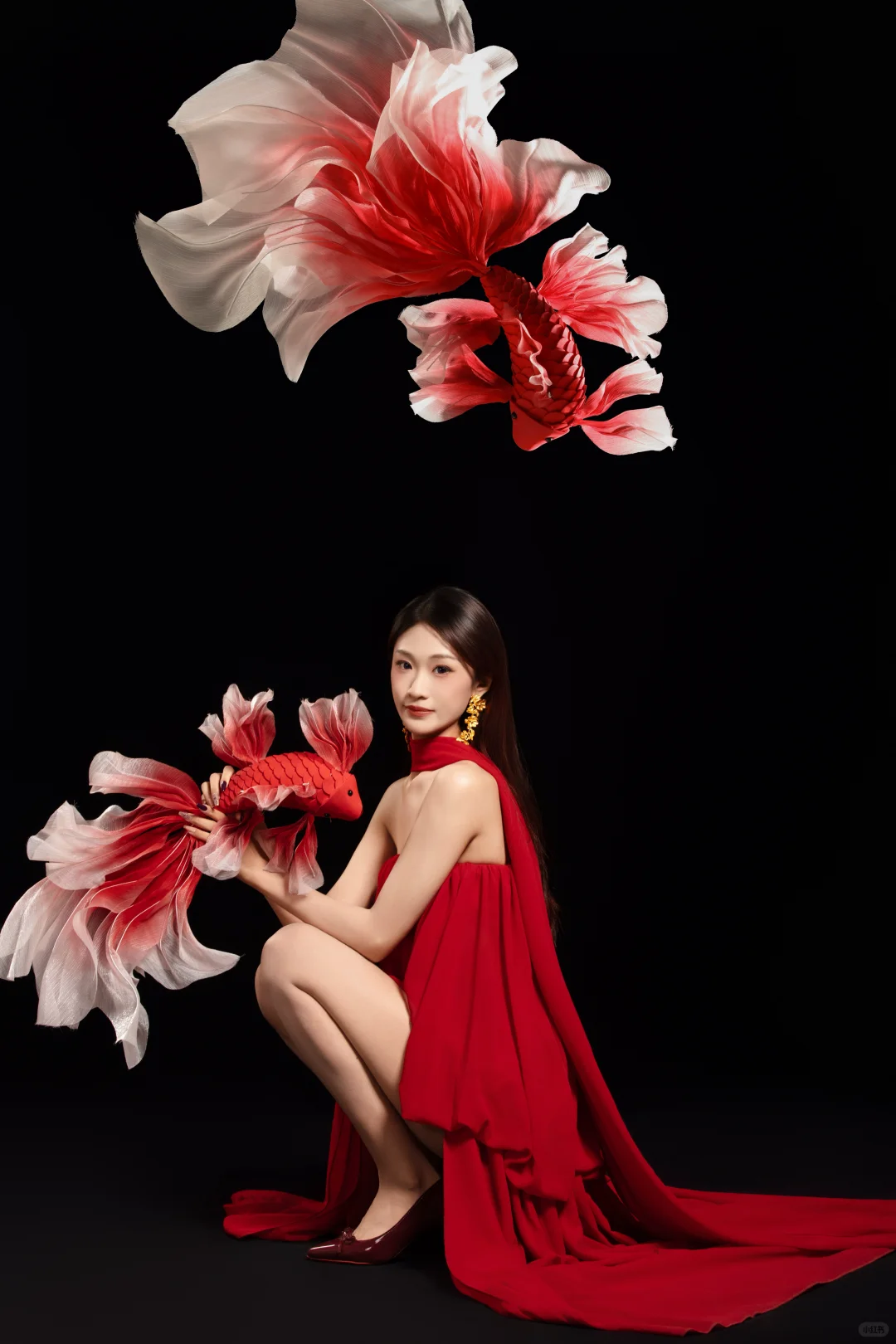 最近都爱拍红色 锦鲤写真