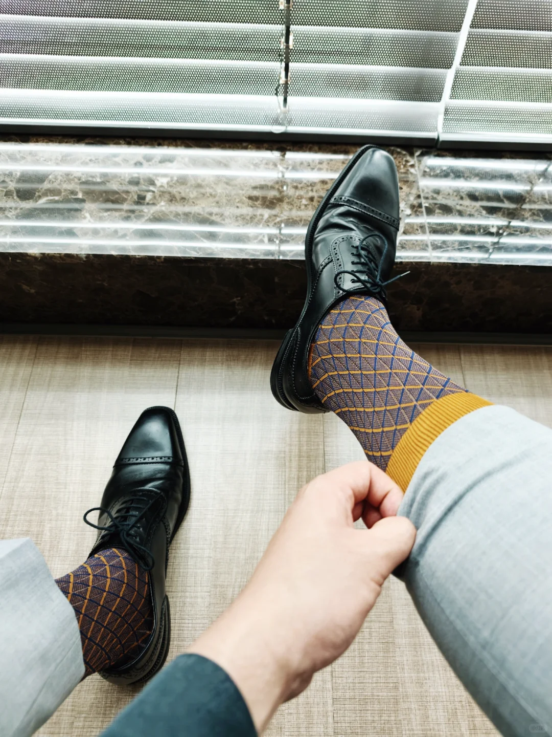 今天丝袜颜色有点晃眼睛👀