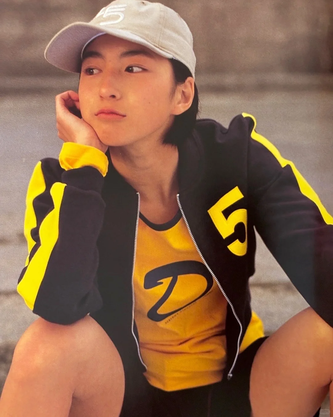 雌雄同体的偶像，90年代写真女神广末凉子