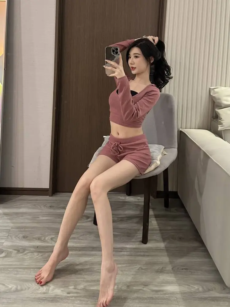 身材高挑，气质优雅的美女