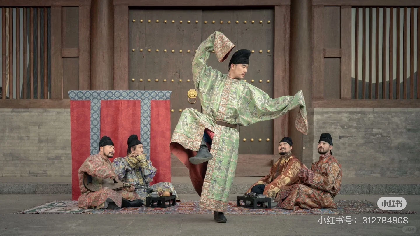 既然要对比？请对汉服公平一点，不要厚此薄彼