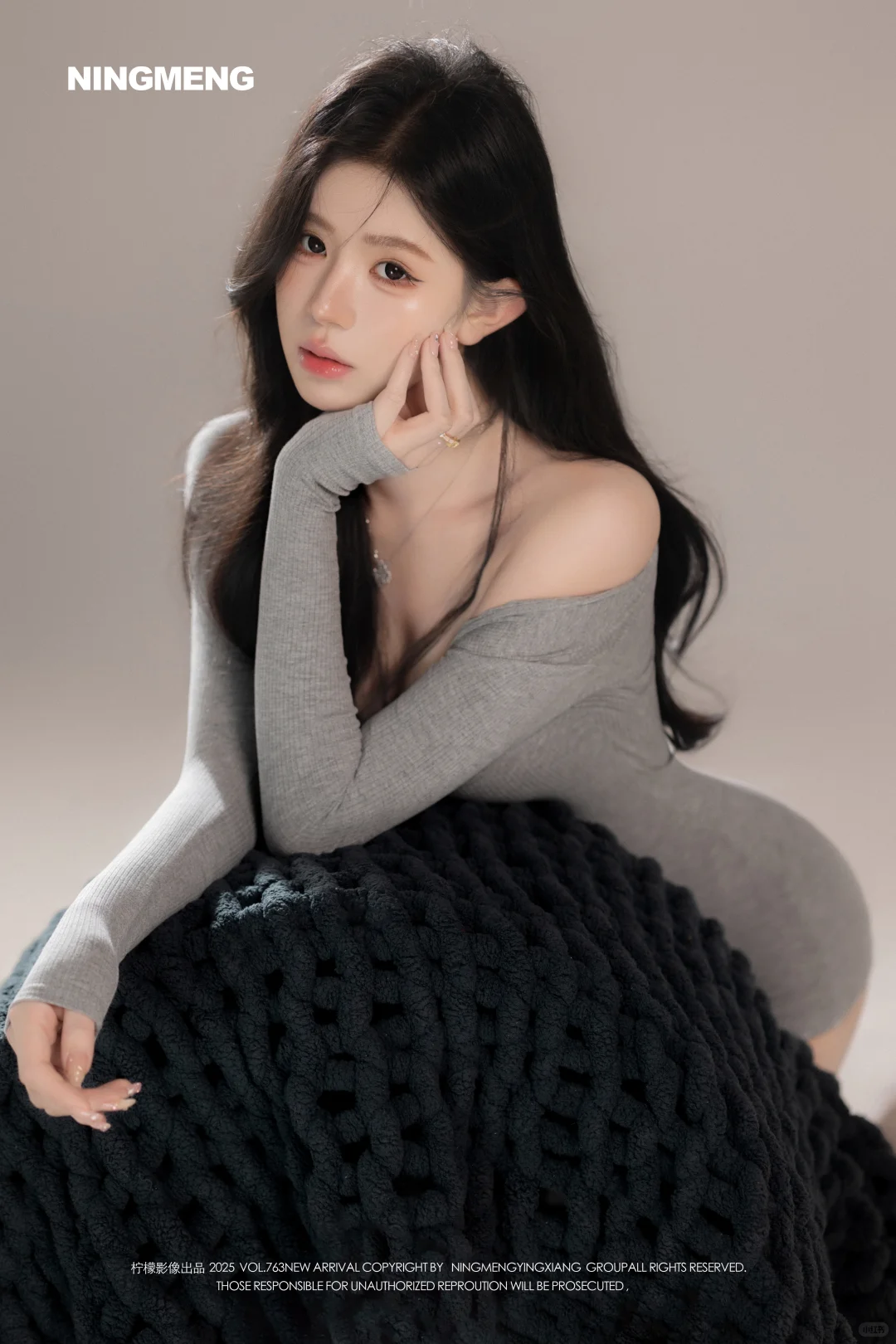 自带高级感的格雷系写真💥韩女纯欲感拿捏🫴