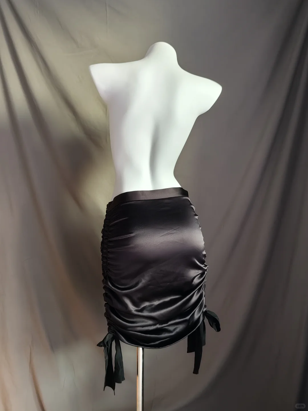 Moschino 黑色抽褶设计包臀裙