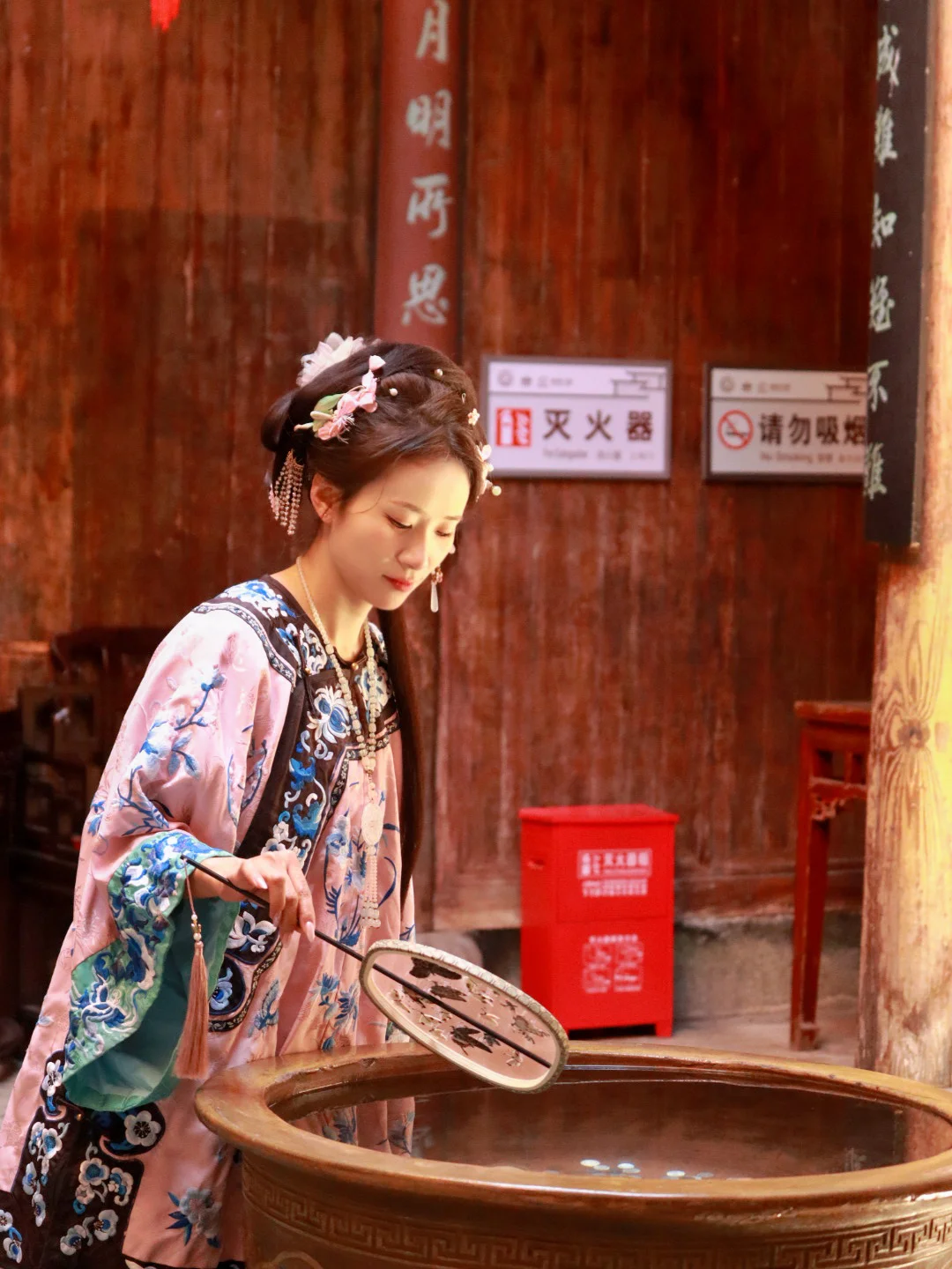 两个古装小姐姐，把我抓到了