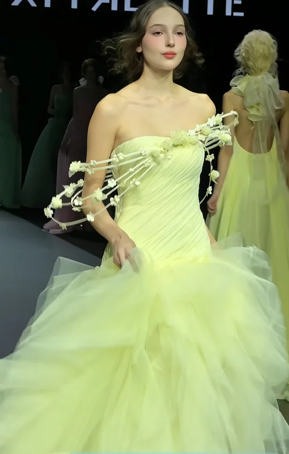 繁复 妖冶 轻灵 娇嫩，才是女人。