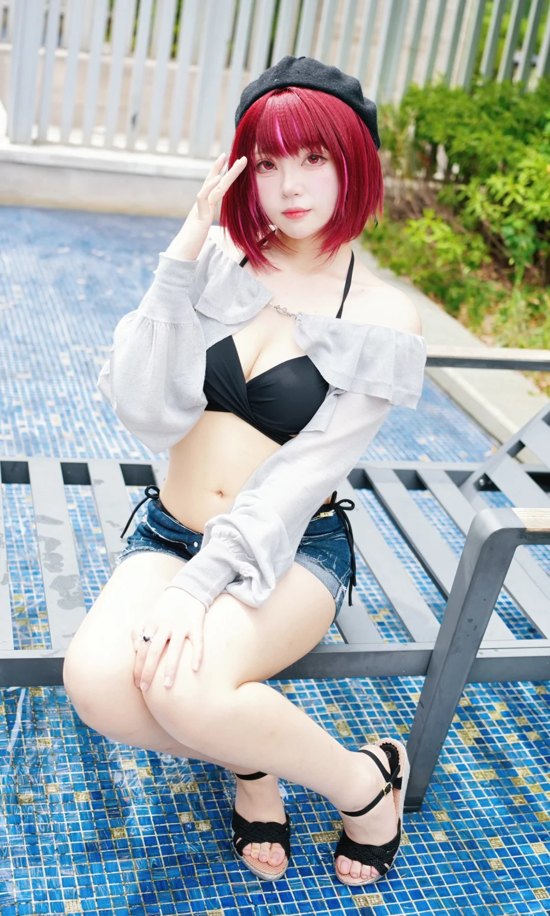 是泳装拍摄中的kana酱✨