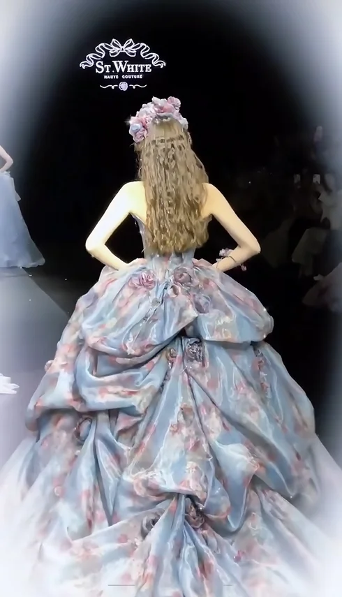 繁复 妖冶 轻灵 娇嫩，才是女人。