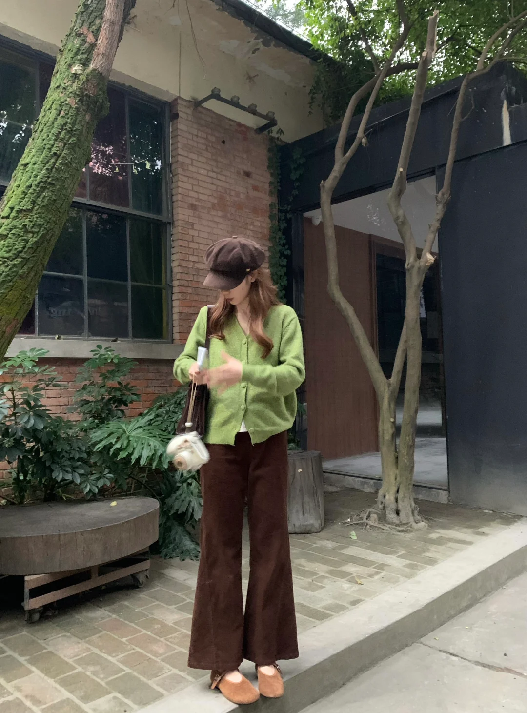 秋冬这样穿！绿棕好复古