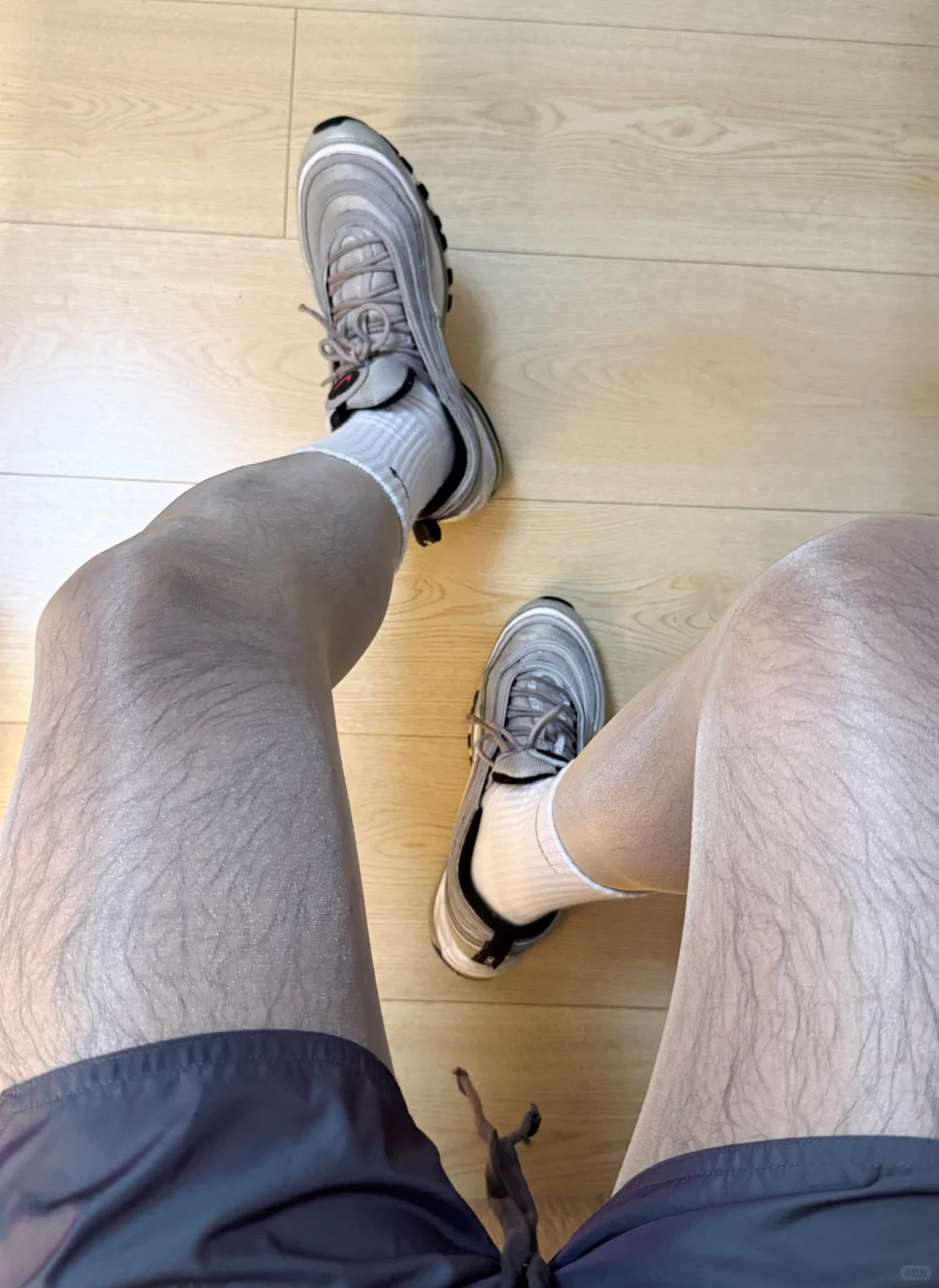 今天的丝袜会闪光