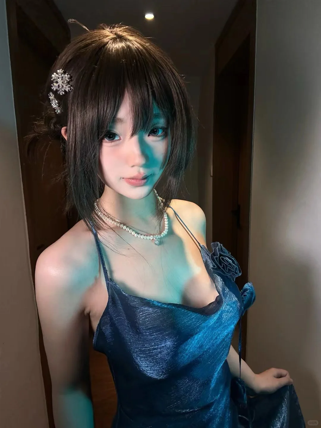 坠入我深蓝色眼眸