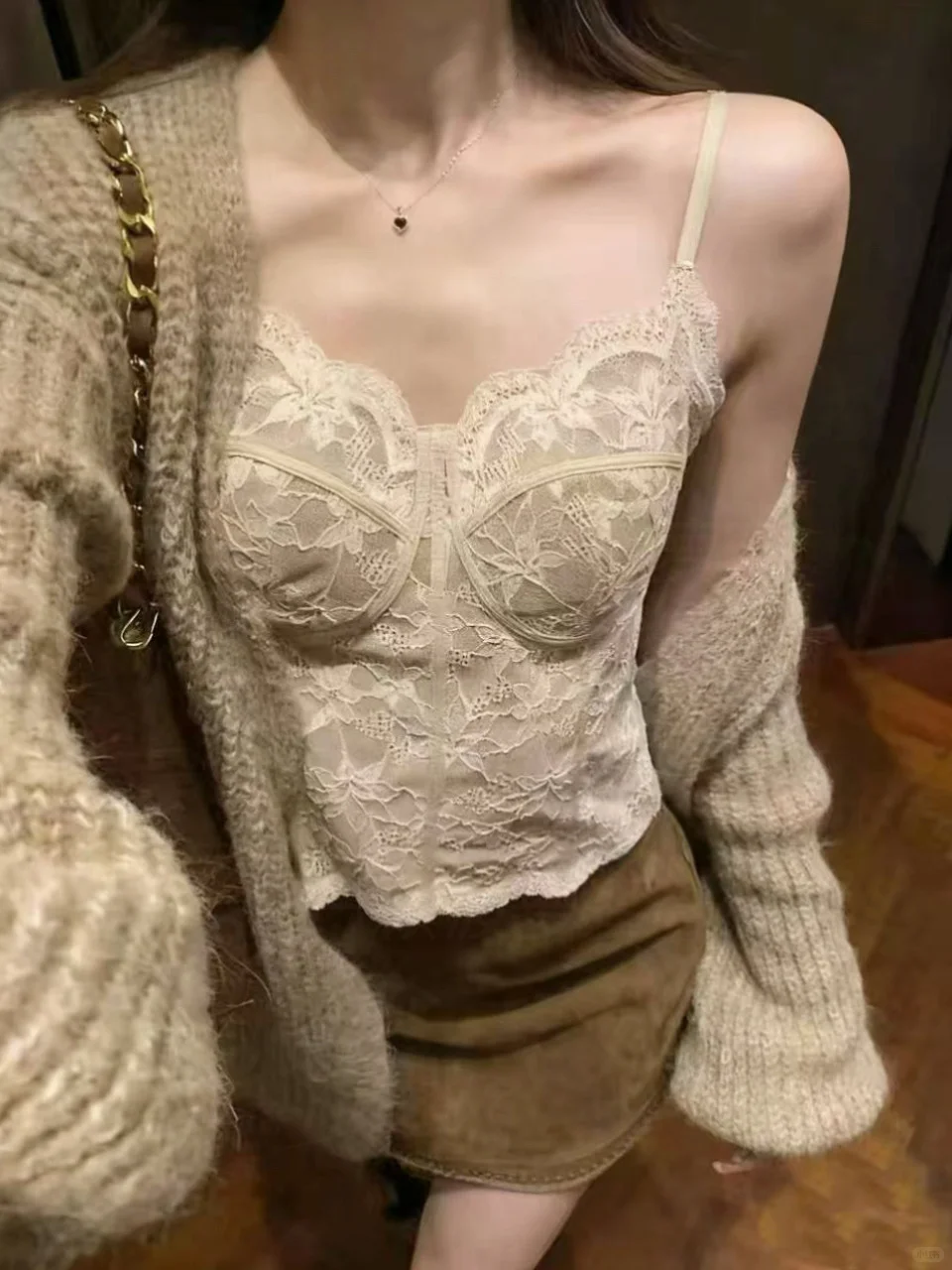 谁懂啊！这件蕾丝鱼骨吊带美到我心巴上了‼️