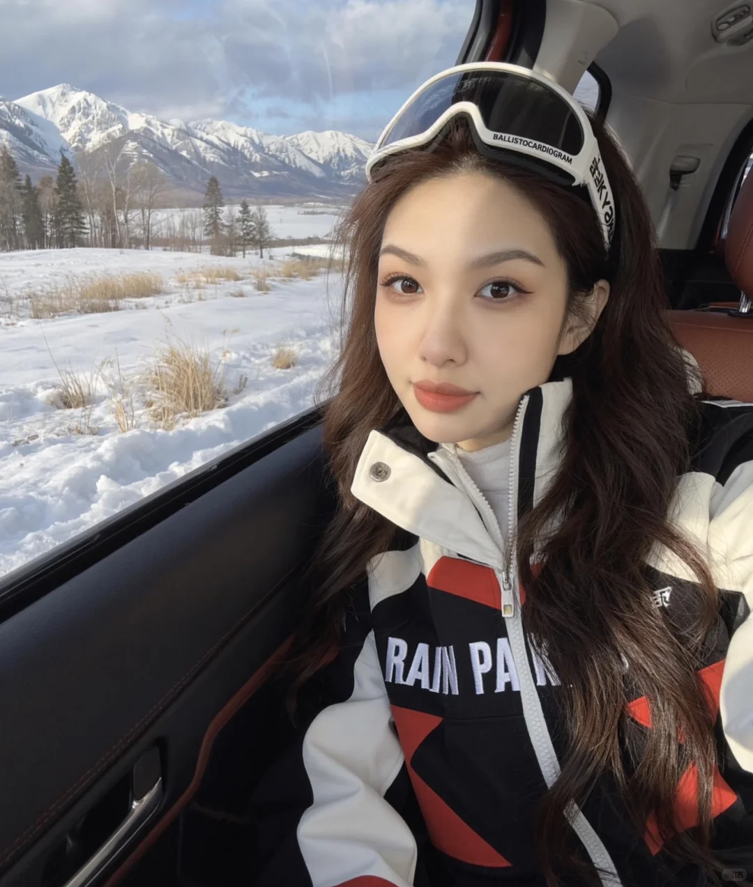 谢谢AI，让我免费拍了好几套写真