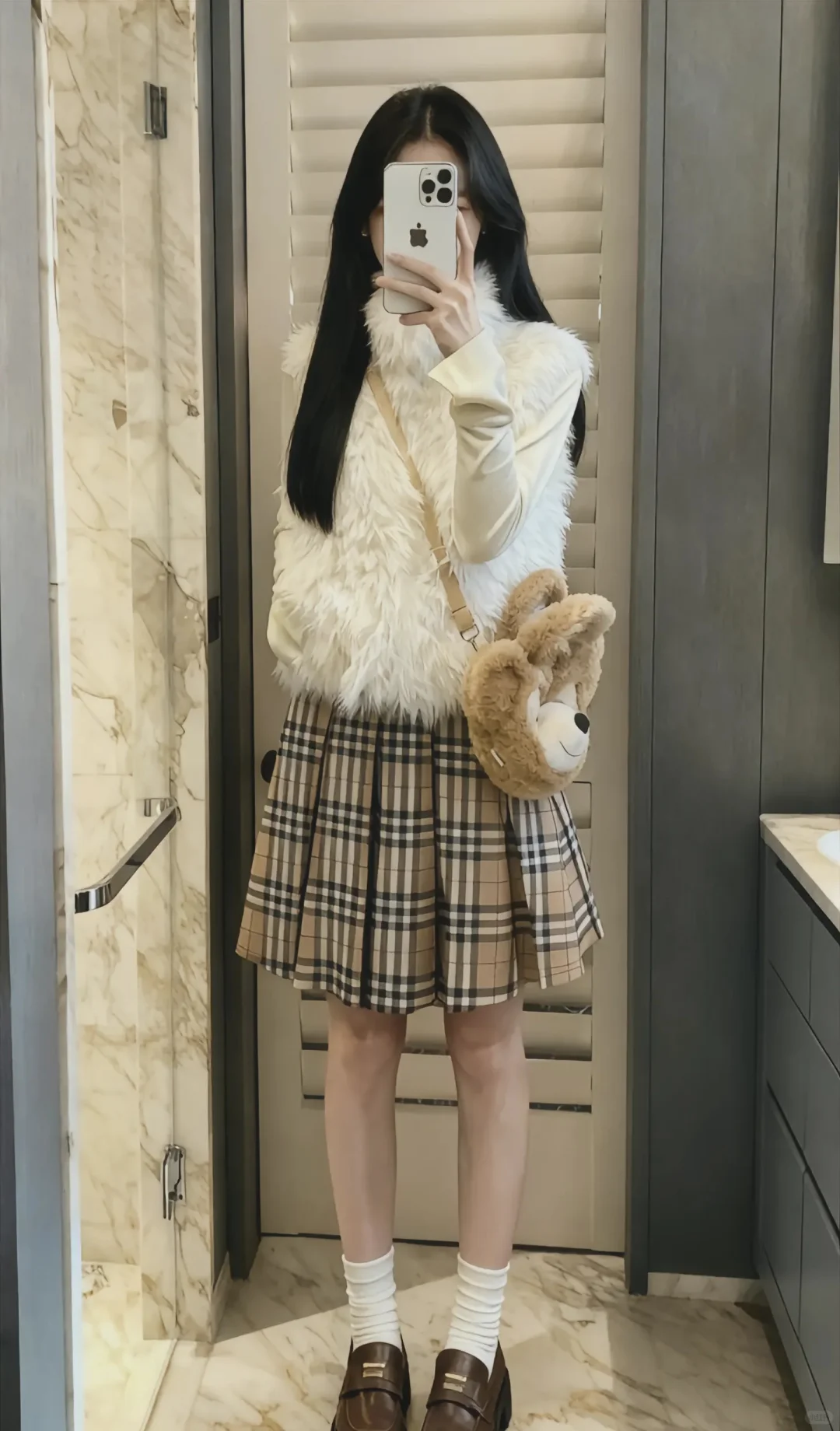 棕咖色系yyds！软fufu的一字肩毛衣+小短裙