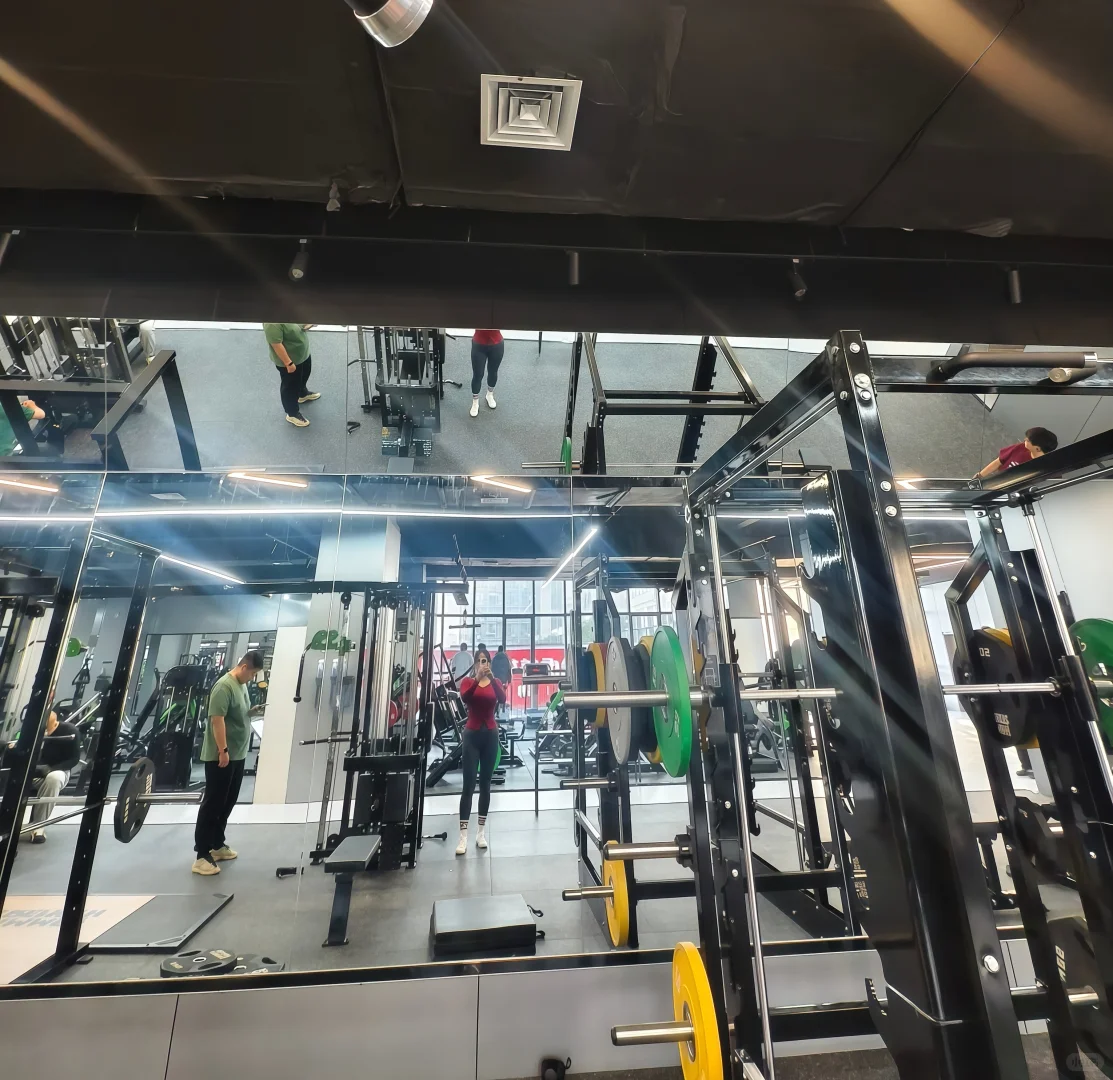 虐自己有瘾，撸铁女！