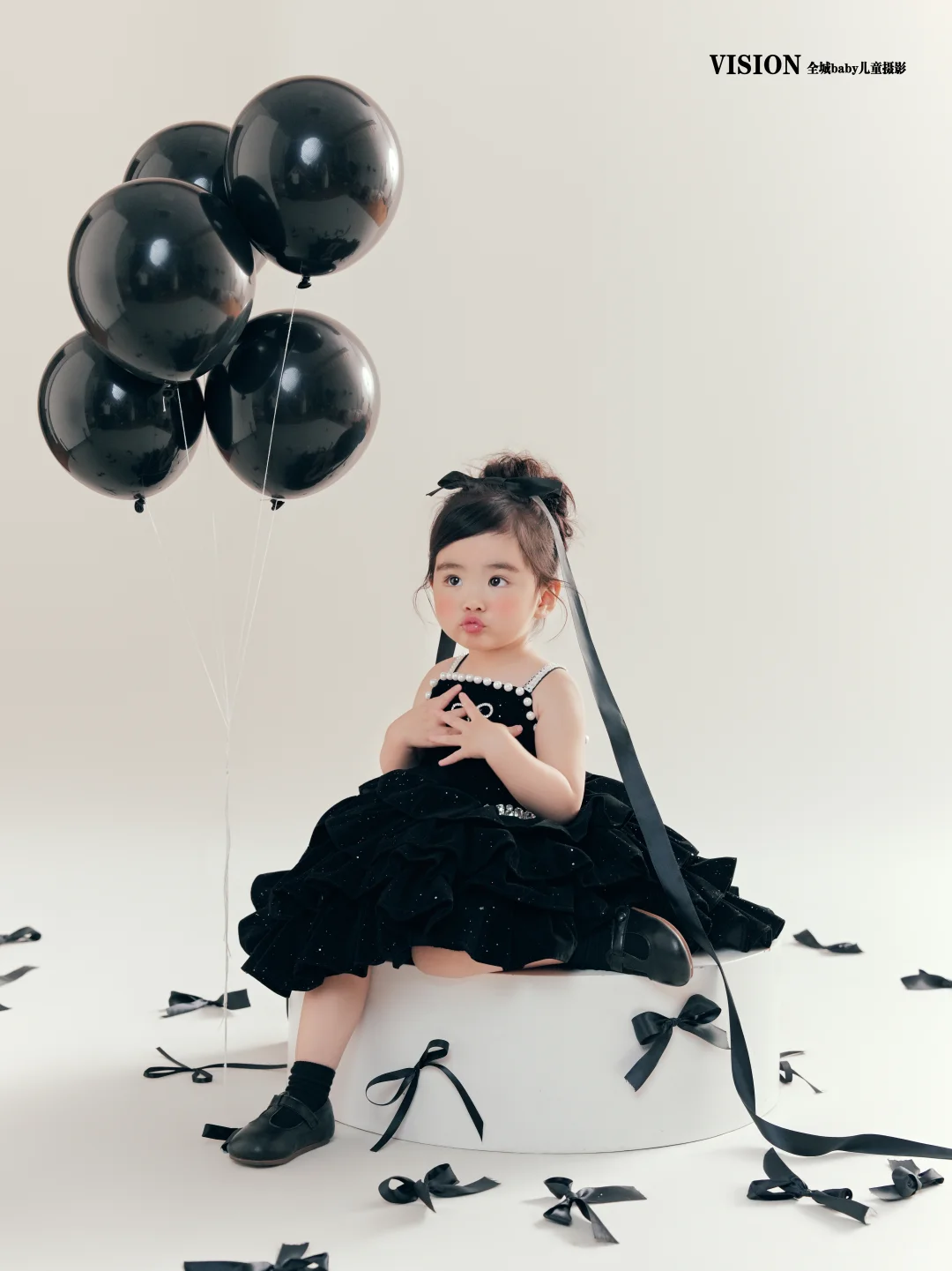 女鹅3岁生日照｜甜酷黑纱小公主👑