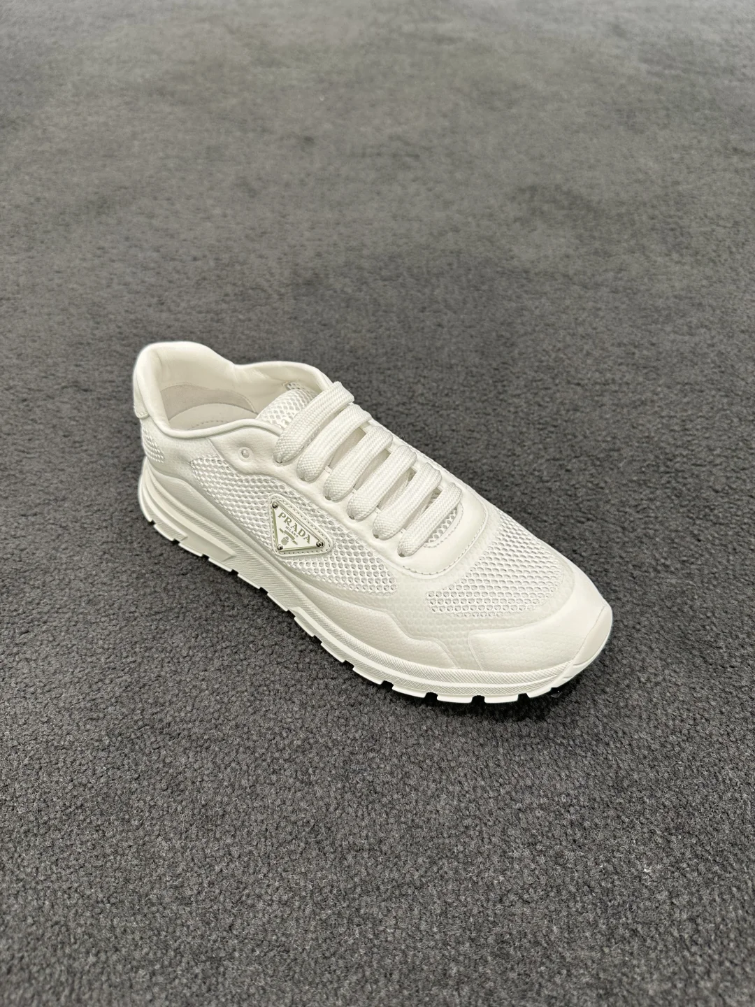 Prada～女款休闲运动鞋