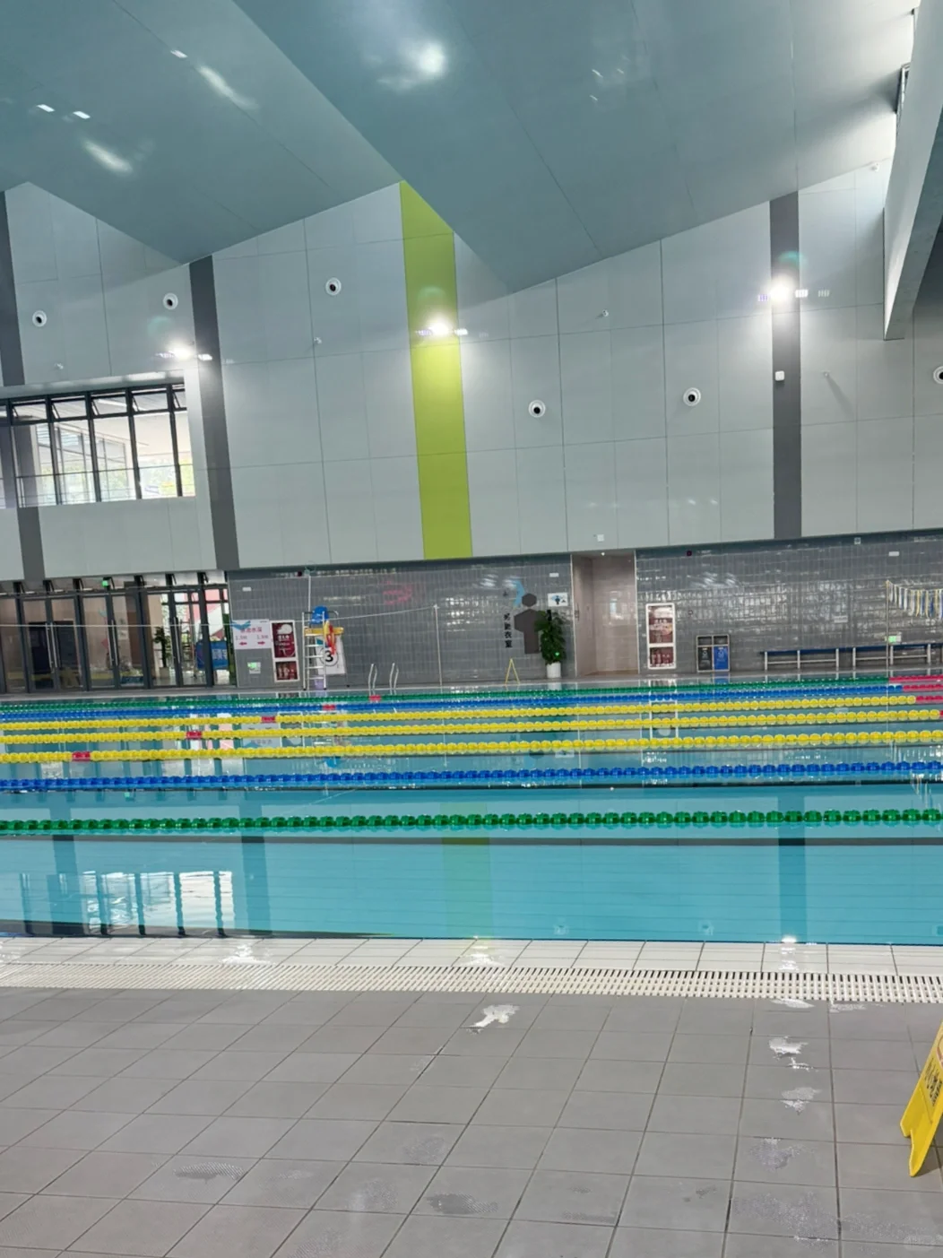 是谁说游起来就不冷的？！！