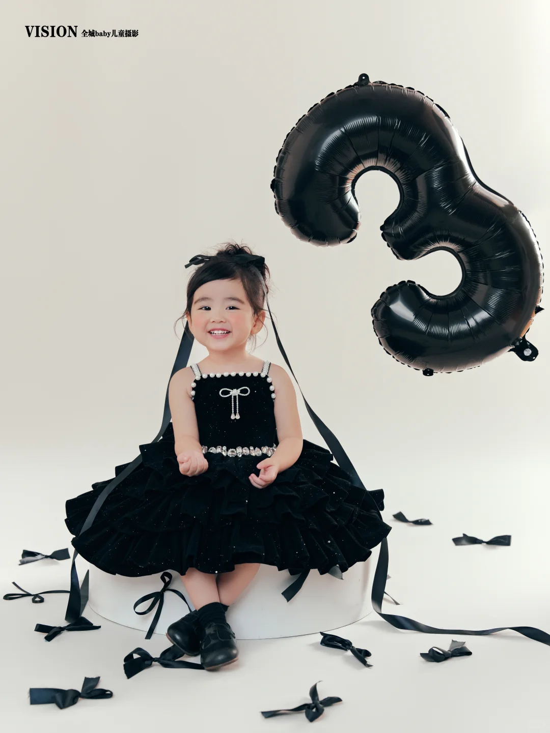 女鹅3岁生日照｜甜酷黑纱小公主👑