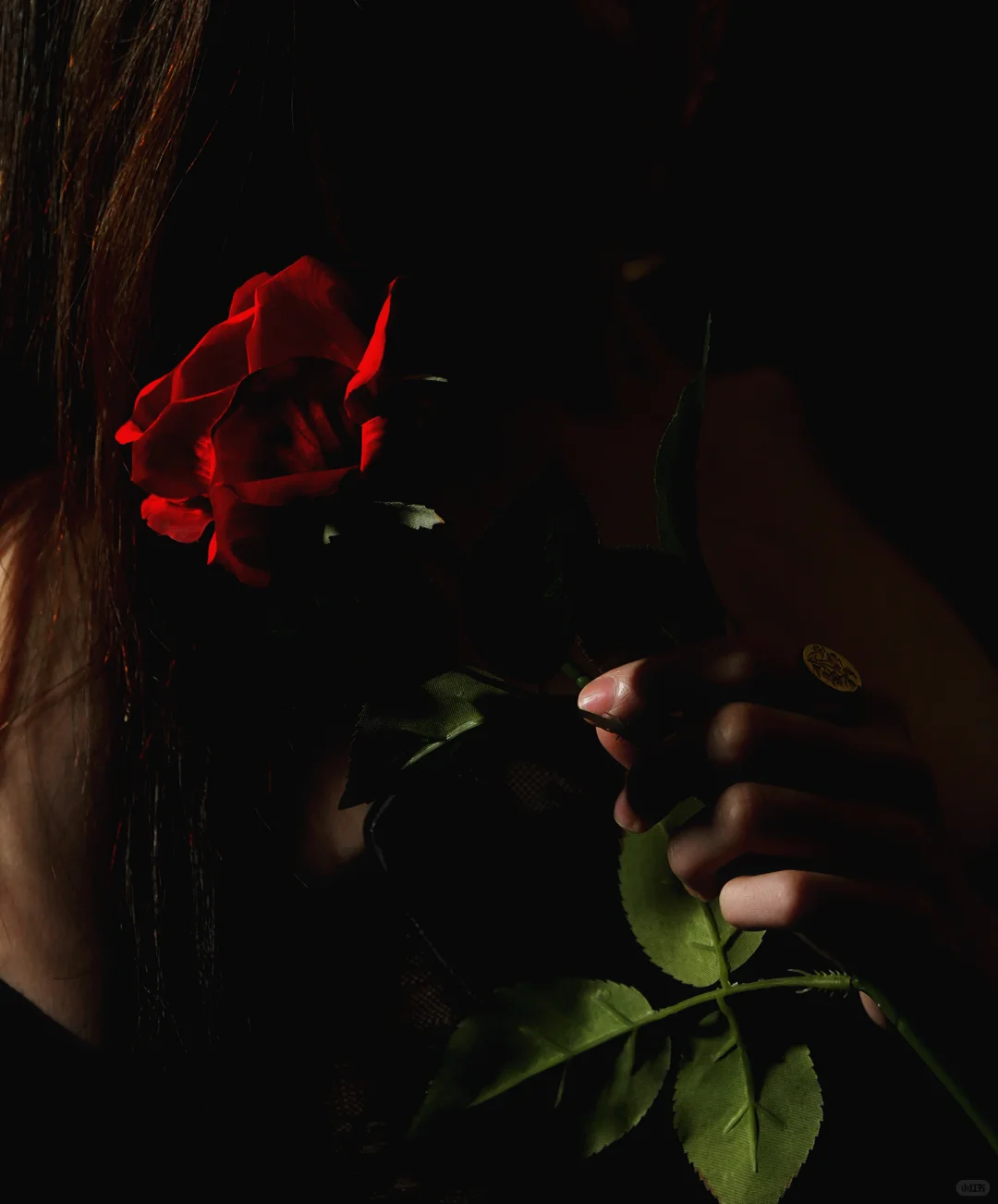 黑夜里的红色心事，她是程序员，也是自己