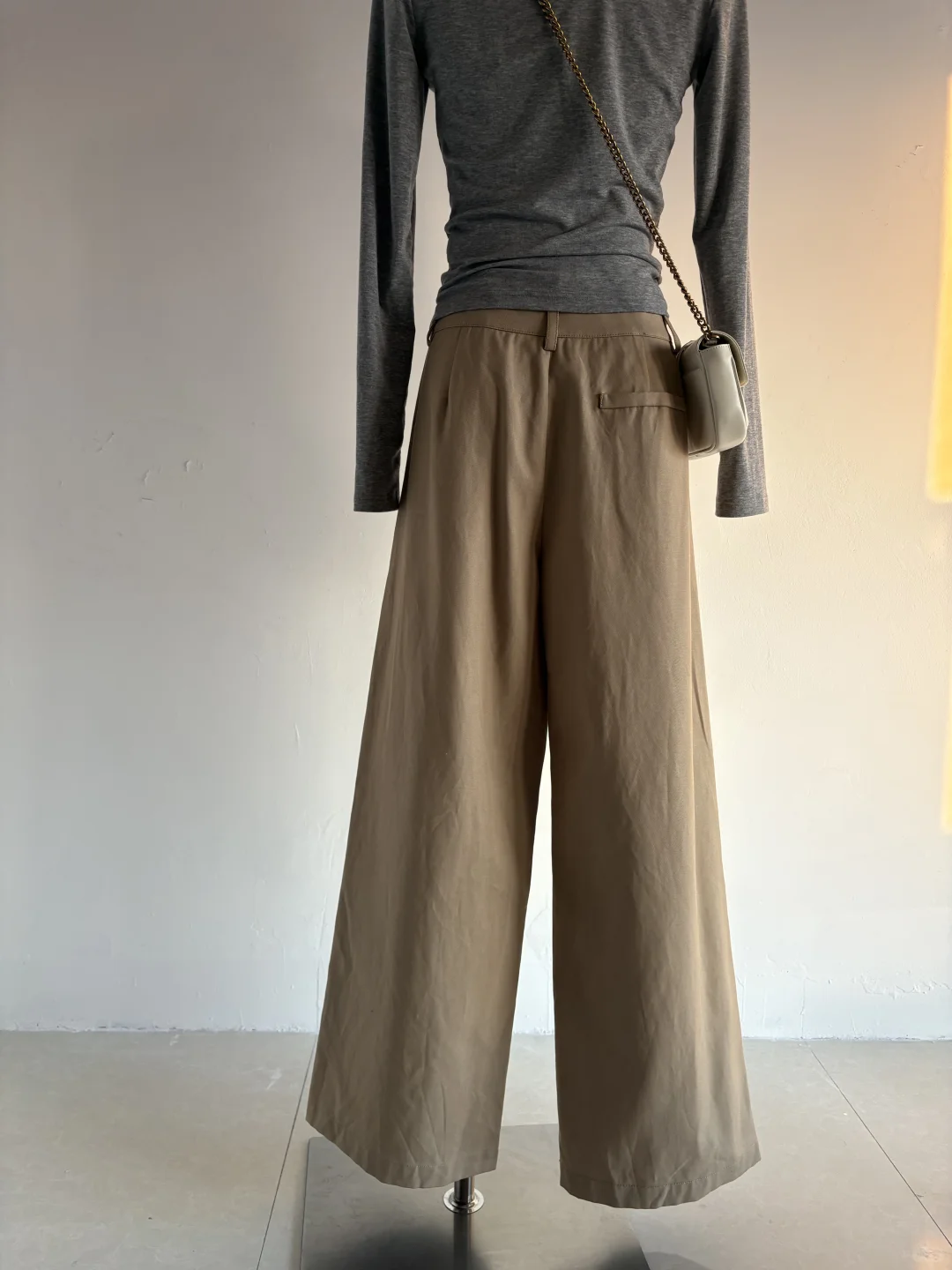 捡漏！门店在售，复古通勤休闲直筒裤女新款