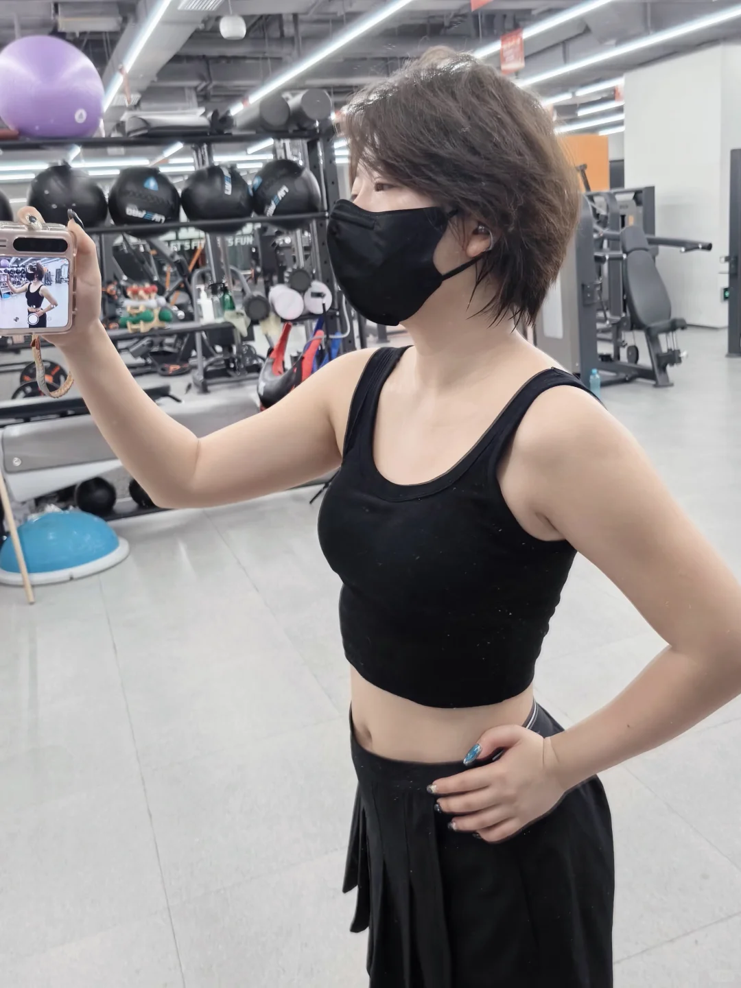 短发女孩👧🏻健身打卡💦