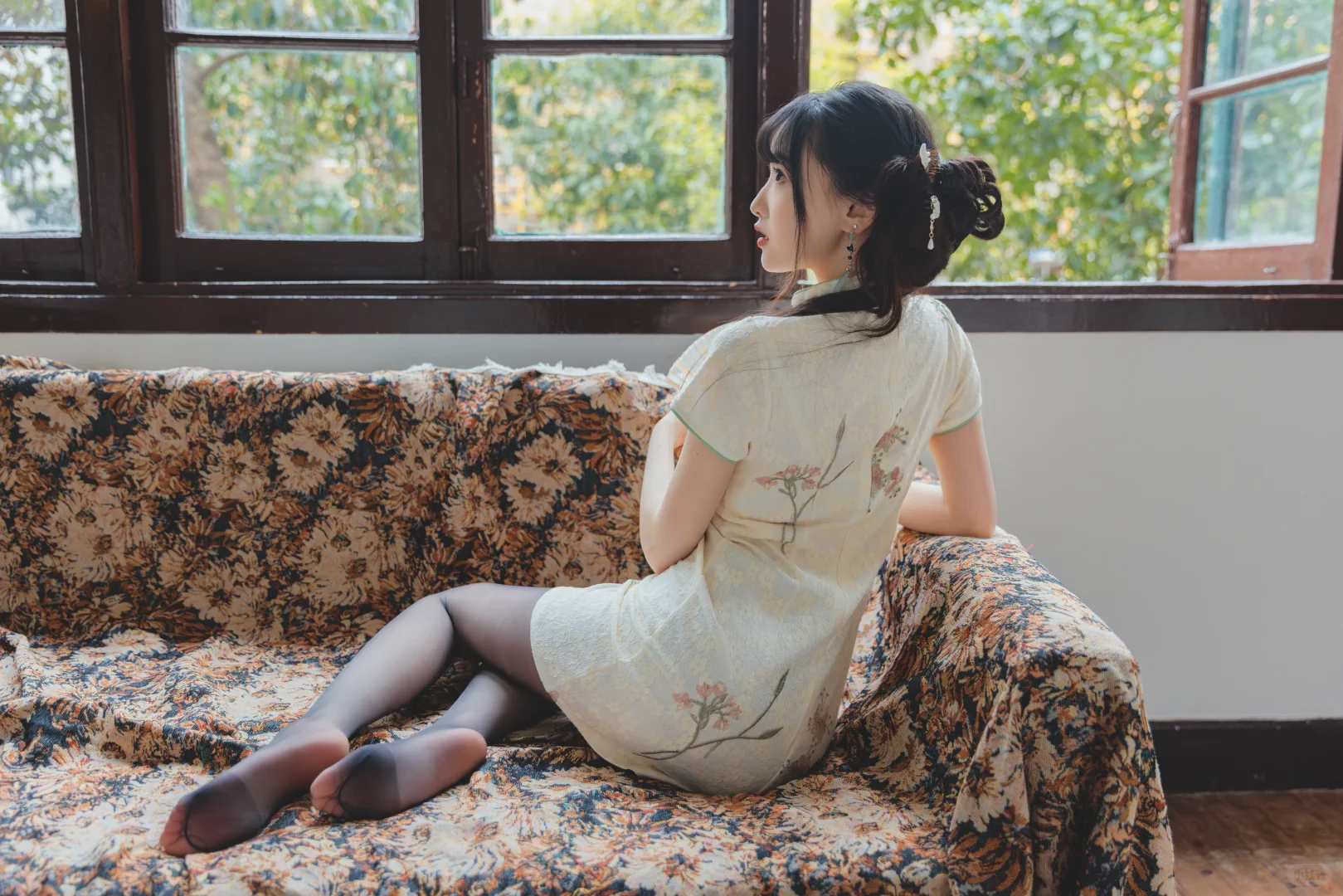 室内人像|黑/白丝or光腿哪个和旗袍更搭🤔