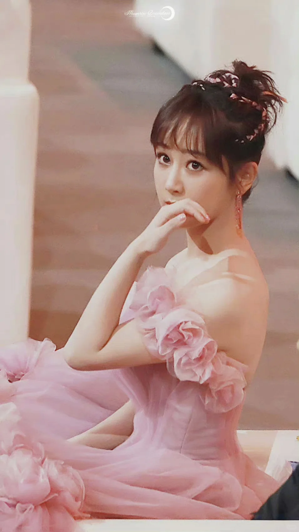 杨紫连头发丝都散发着光芒