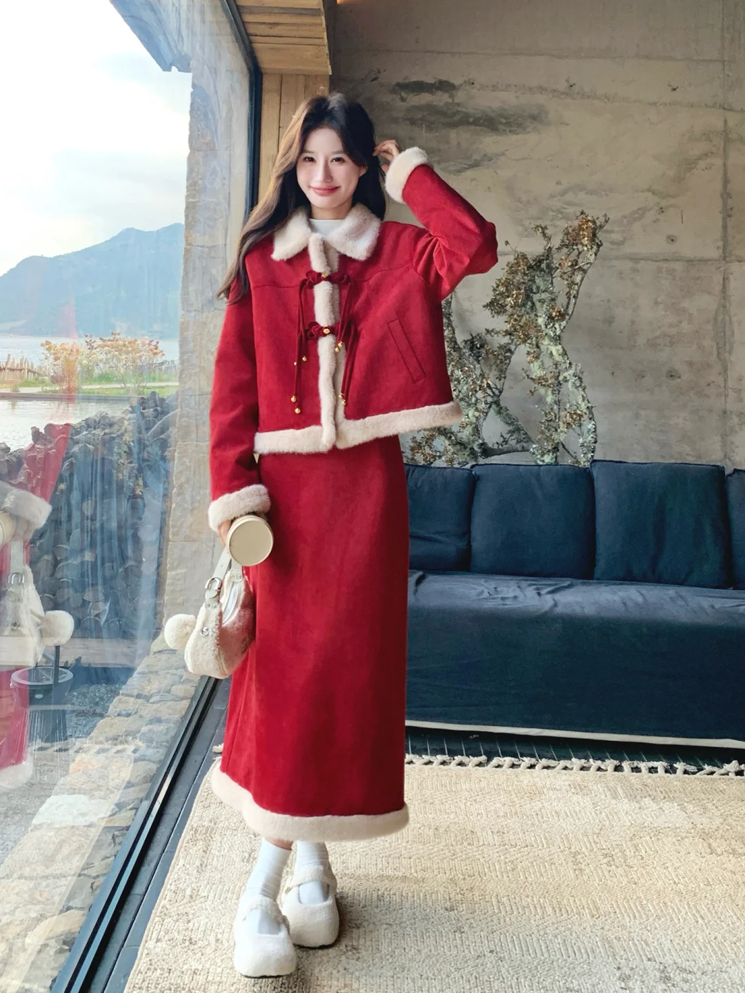 今冬短外套+半裙火了，优雅高级，又有女人味