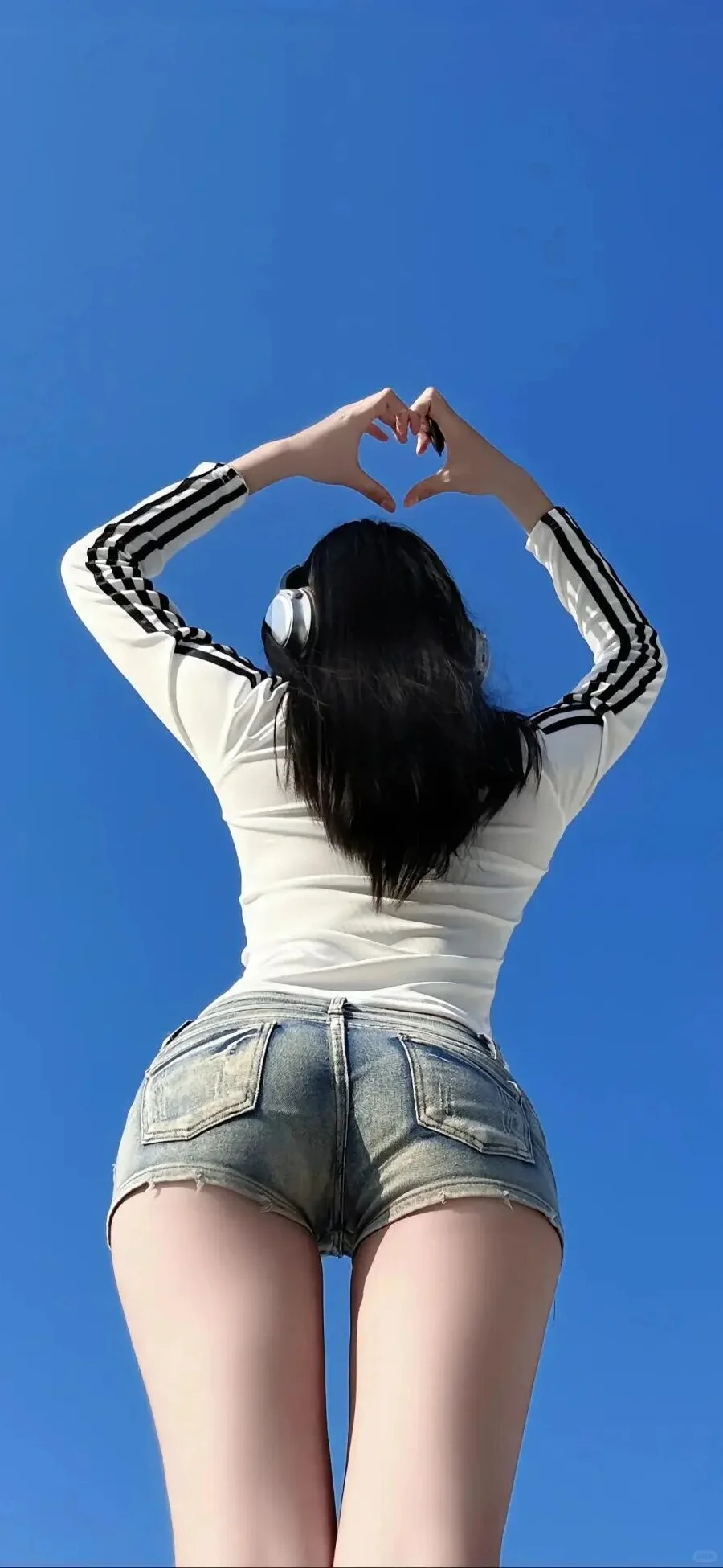 风吹起裙摆？是风吹起了我的大长腿！🦵