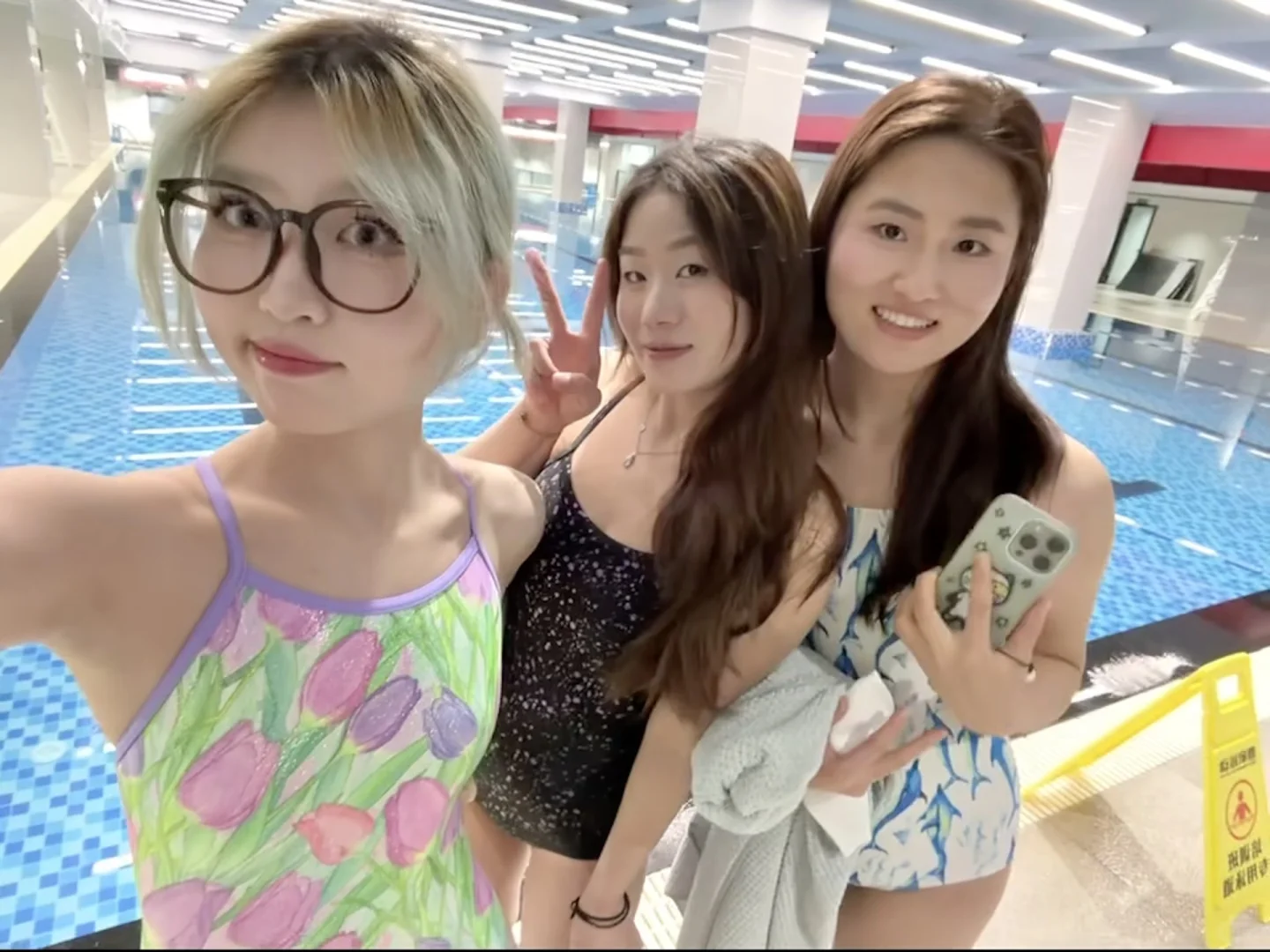 周末游个泳吧！🏊‍♀️🏊‍♀️