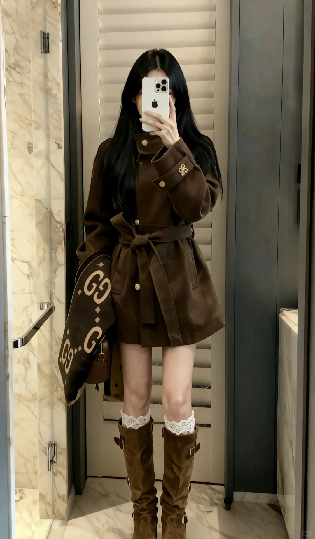 棕咖色系yyds！软fufu的一字肩毛衣+小短裙