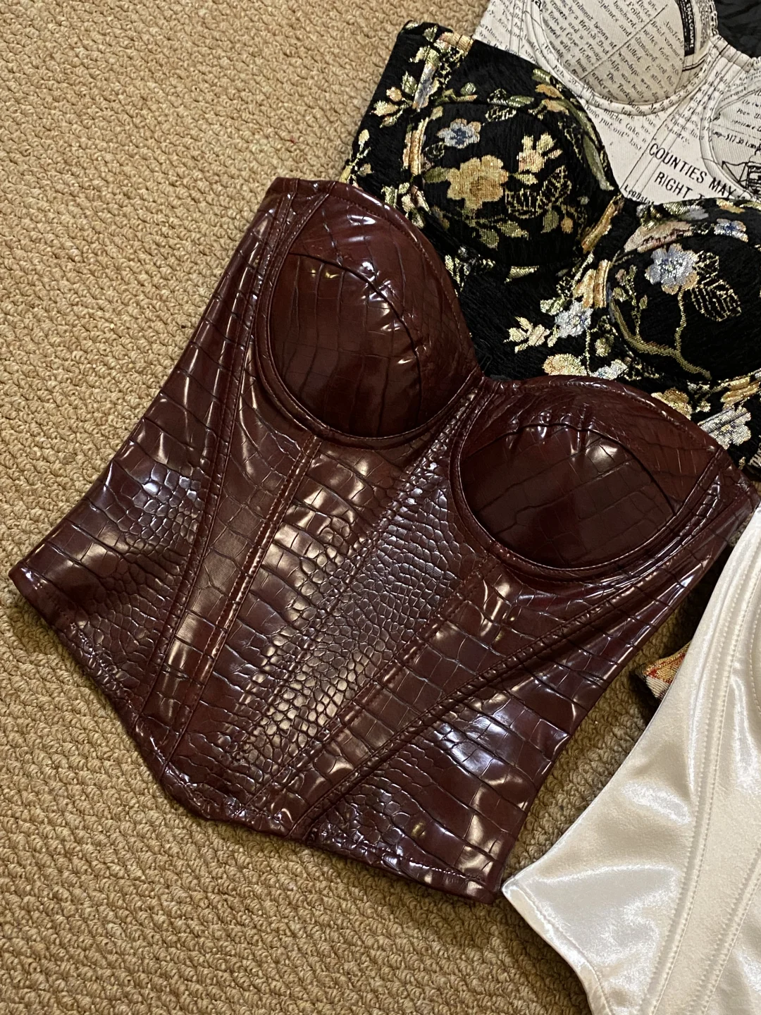 太哇塞了❗️这里有很多鱼骨胸衣❗️