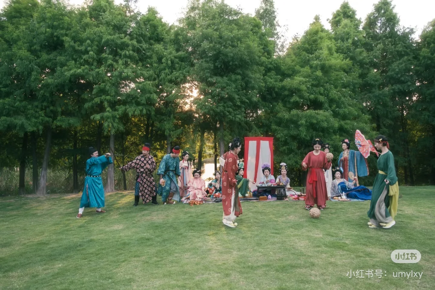 既然要对比？请对汉服公平一点，不要厚此薄彼