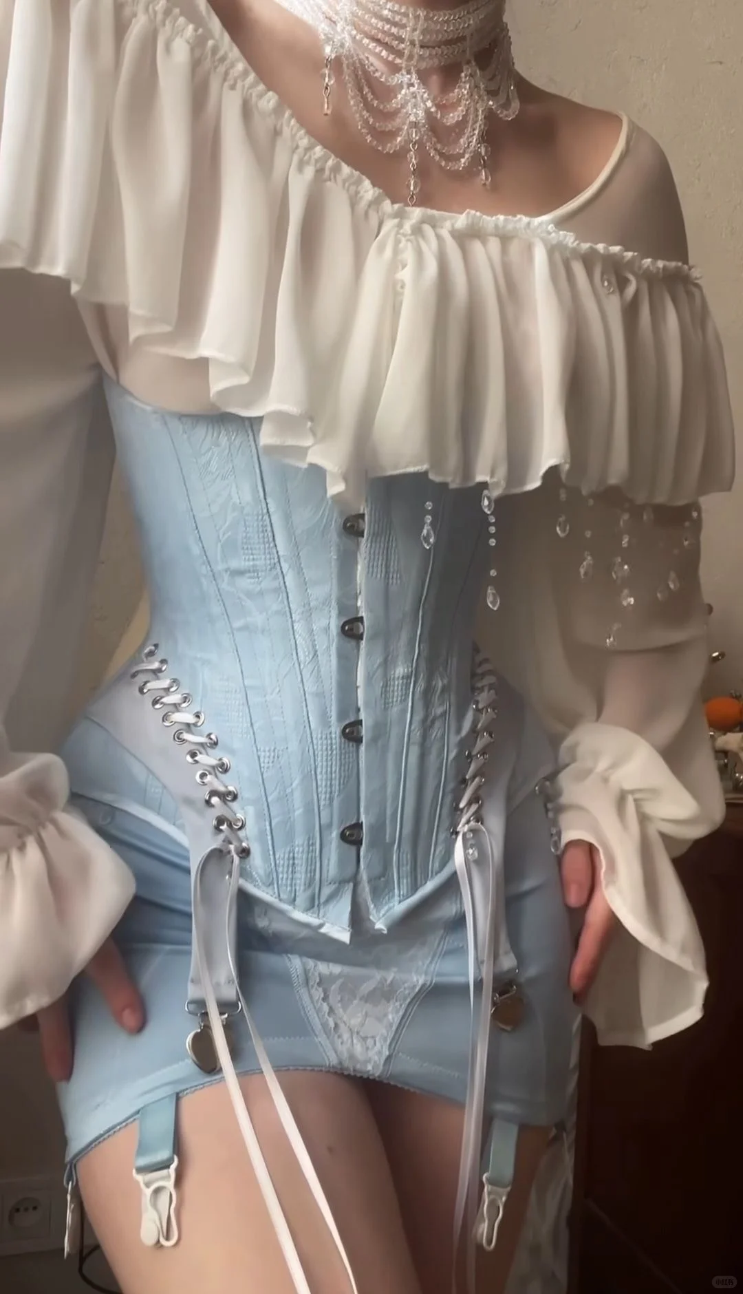 审美积累｜胸衣的多样化