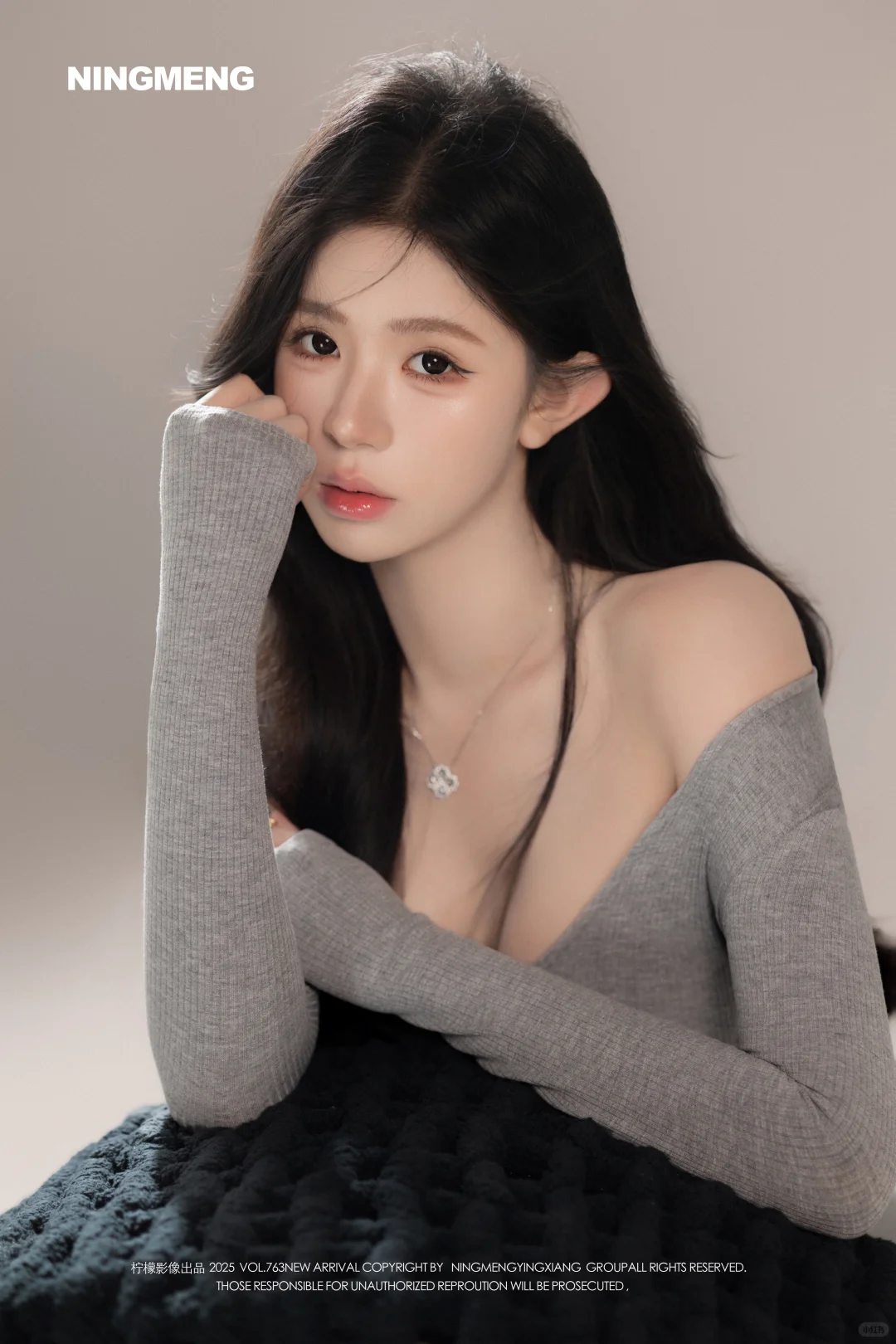 自带高级感的格雷系写真💥韩女纯欲感拿捏🫴