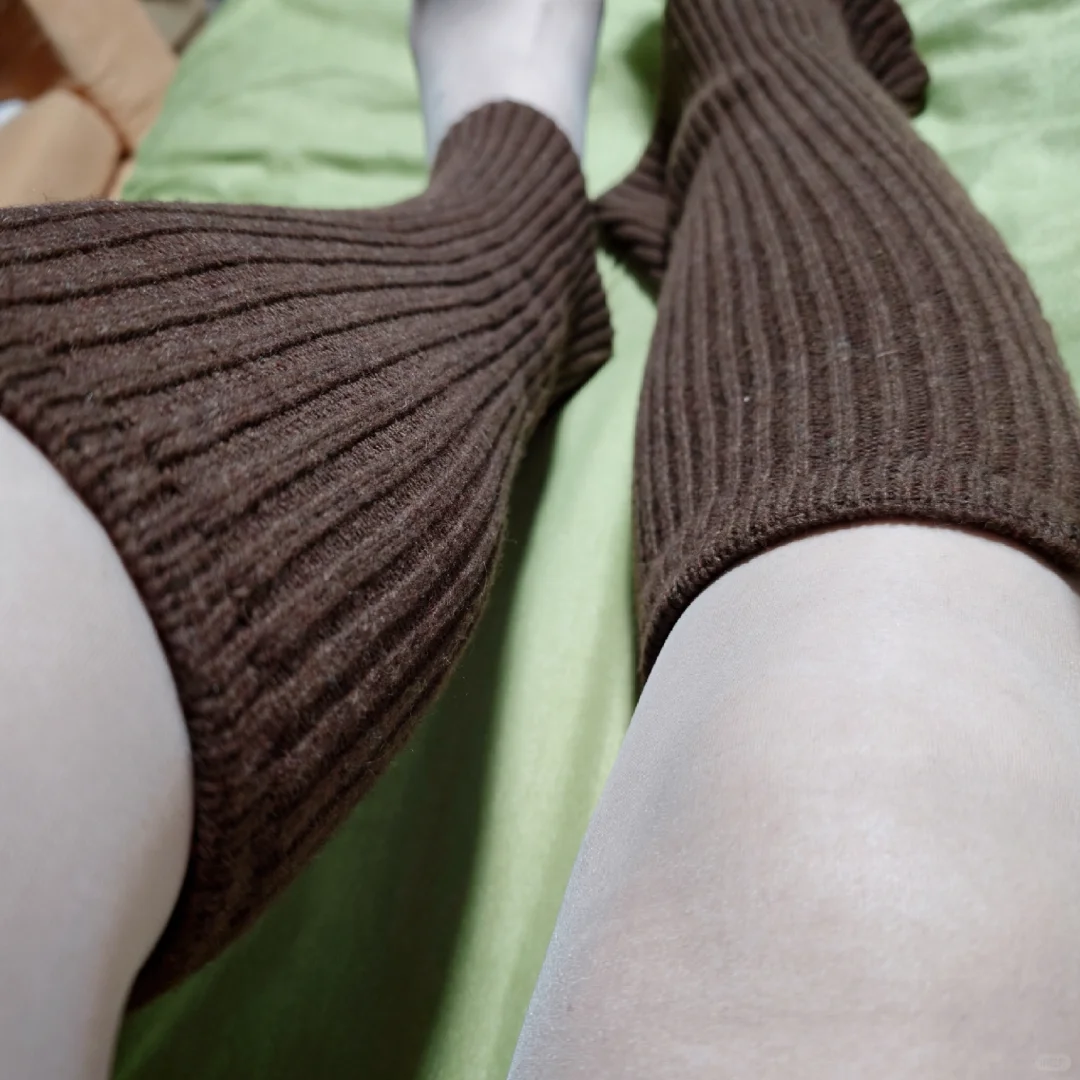冬天的过膝袜真的好舒服啊～