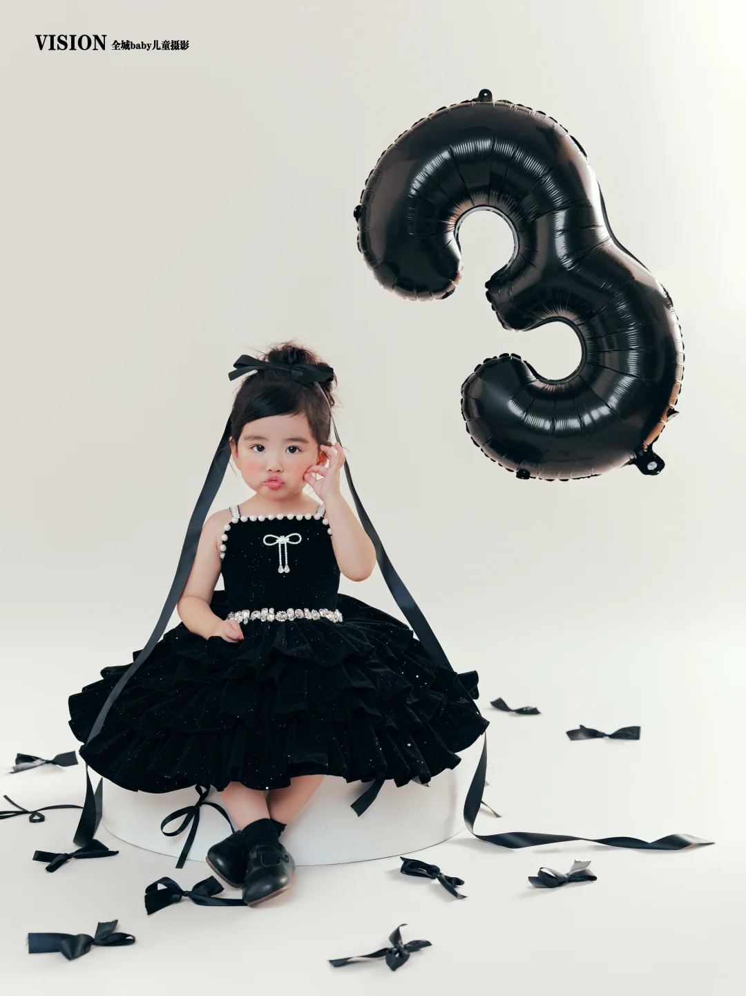 女鹅3岁生日照｜甜酷黑纱小公主👑